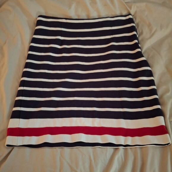 Banana Republic Women's Striped Pencil Skirt in Navy and White with Red Trim - Picture 2 of 7